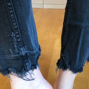 ⛔️ SOLD ⛔️ Zara mid rise black cropped jeans